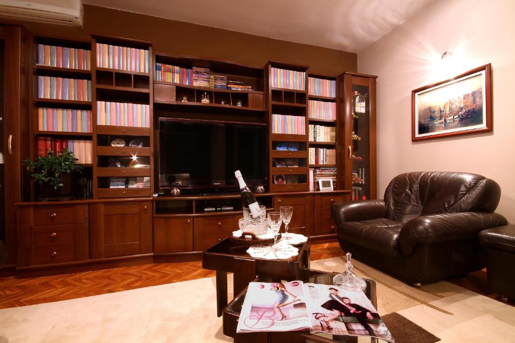 Apartments Vila Galileo Budva Phòng bức ảnh