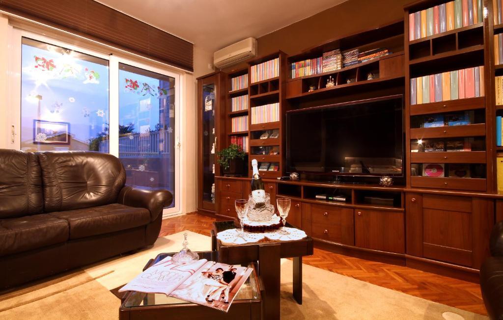 Apartments Vila Galileo Budva Phòng bức ảnh