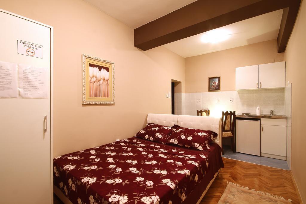 Apartments Vila Galileo Budva Phòng bức ảnh